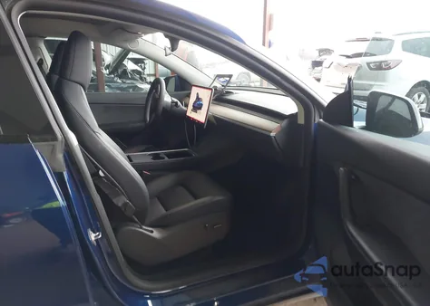 2022 Tesla Model Y Long Range Dual Motor All-Wheel Drive из США, поврежденный, VIN 7SAYGDEE3NA001744